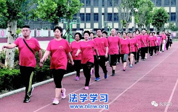 为什么走路锻炼都非要成团?_默夫