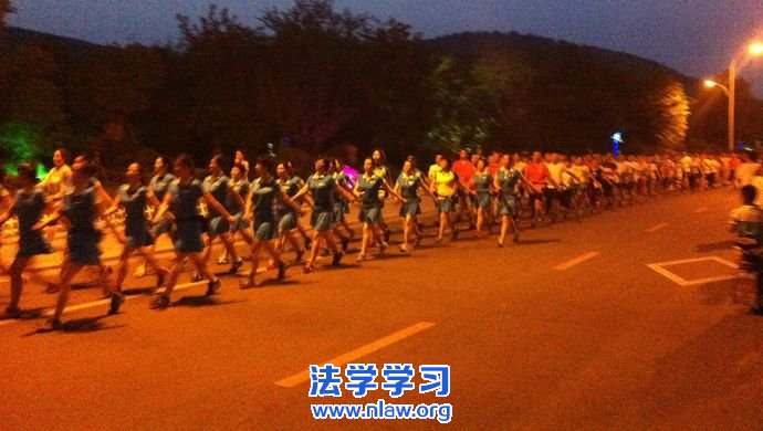 为什么走路锻炼都非要成团?_默夫