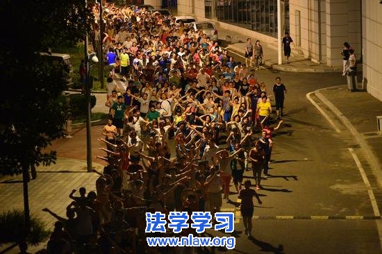 为什么走路锻炼都非要成团?_默夫