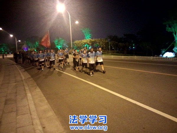 为什么走路锻炼都非要成团?_默夫