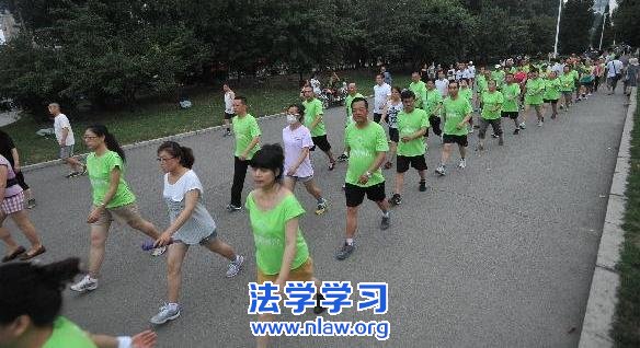 为什么走路锻炼都非要成团?_默夫